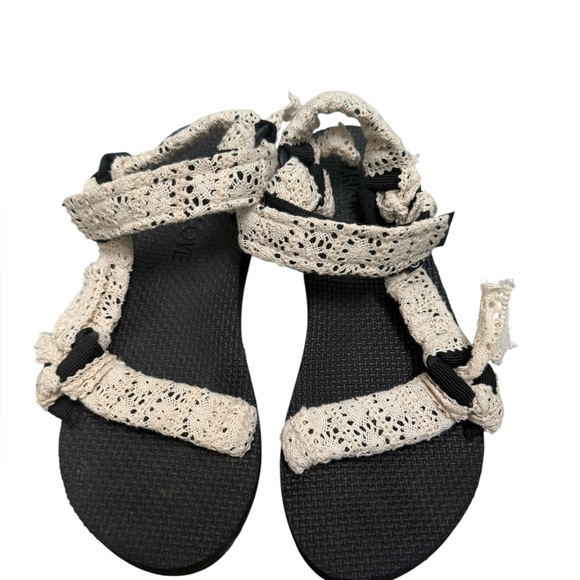 Arizona Love Women’s Cream Lace Trekky Sandals - Size 38 - Picture 2 of 12